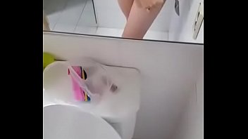 pelicula seductora joven Spy wanking while friend in shower