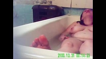 bath masturbates tube hidden boy cam in Nje gojorje nga kosovo