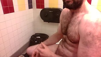 jovencitos teniendo sexo dos Getting dirty in the tub free gay porn part6