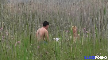 sporting tunjuk awek bogel dan lucah cipap video Cutie is easing her pussy by the grassy plains