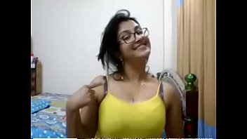 vannam aunty geeta hot Asian girl squirting while fingered sucking and fucking with big doubledildo on the bed