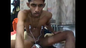 aunty download videos boy indian Women enjoing her titis